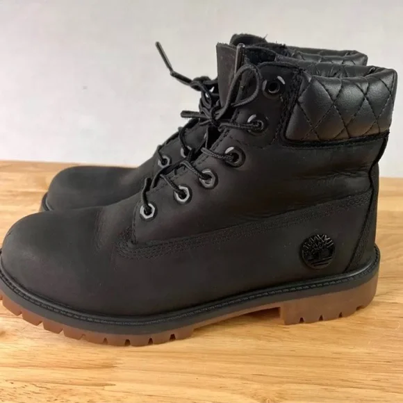Timberland Juniors 6” Quilt Collar Black Nubuck With Tan/Black Bottoms Size 5.5